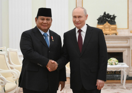 В Кремле рассказали, как завершилась встреча Путина с президентом Индонезии