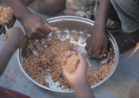 Число голодающих в мире может вырасти до 673 млн из-за действий США