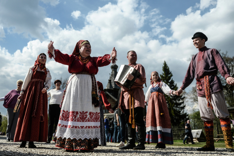 Празднование «Светлой седмицы» на территории музея народного деревянного зодчества «Витославлицы» в Новгородской области