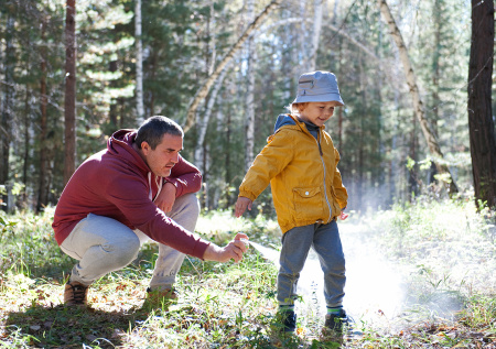 Родителям дали советы, как эффективно уберечь детей от клещей