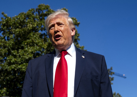 Трамп осадил папу римского за критику операции США против Ирана