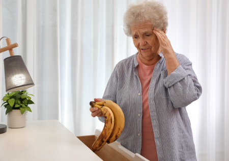 Невролог дала советы, как защититься от деменции