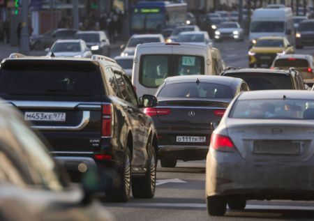 Москвичей предупредили об увеличении количества пробок на дорогах