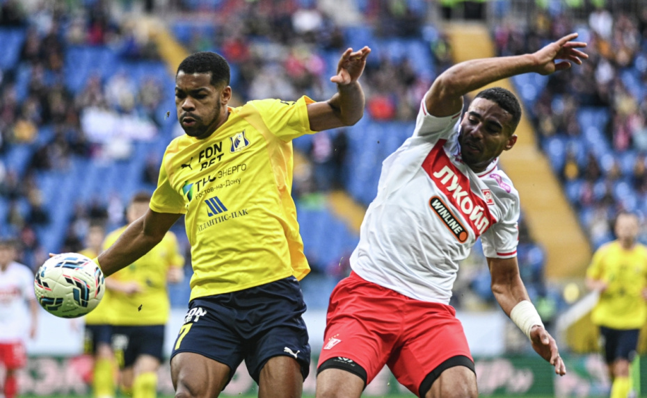 Роналдо («Ростов») и Александер Джику («Спартак») в матче 24-го тура Российской премьер-лиги