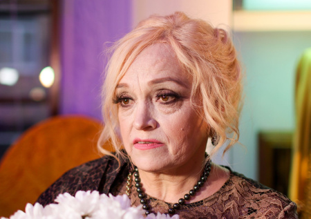 Суд утвердил «мировую» по иску к театру Кадышевой