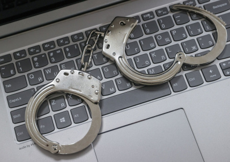 Главреда российского медиа задержали за взяточничество