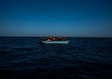 Минимум 250 человек пропали после крушения судна в районе Бангладеш