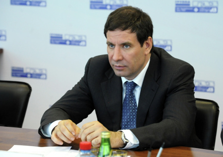 Московский суд взялся за беглого экс-губернатора после взяток в 3,2 млрд рублей