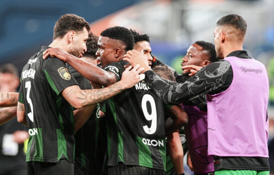 Витор Тормена («Краснодар») и Джон Кордоба («Краснодар») радуются забитому голу в матче 24-го тура Российской премьер-лиги