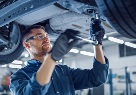 Ножничный vs двухстоечный: какой подъемник купить для гаража