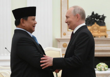 Стало известно, какими подарками обменялись Путин и президент Индонезии