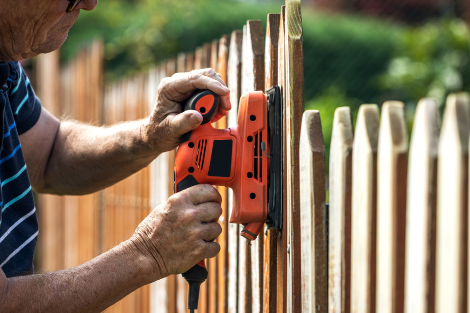 Ремонт деревянной садовой мебели и заборов после зимы: пошаговая инструкция