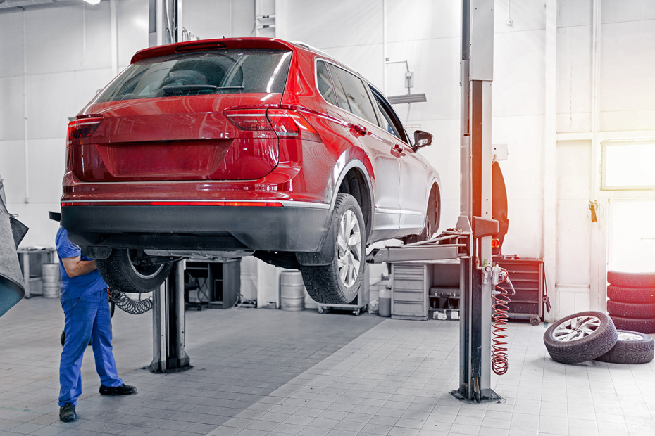 Ножничный vs двухстоечный: какой подъёмник купить для гаража