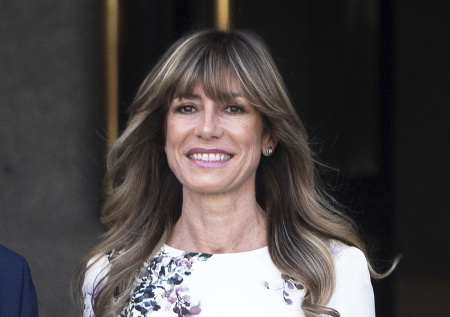 Жену влиятельного европейского политика обвинили в коррупции