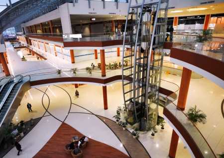 Один из самых высоких бизнес-центров Петербурга эвакуируют