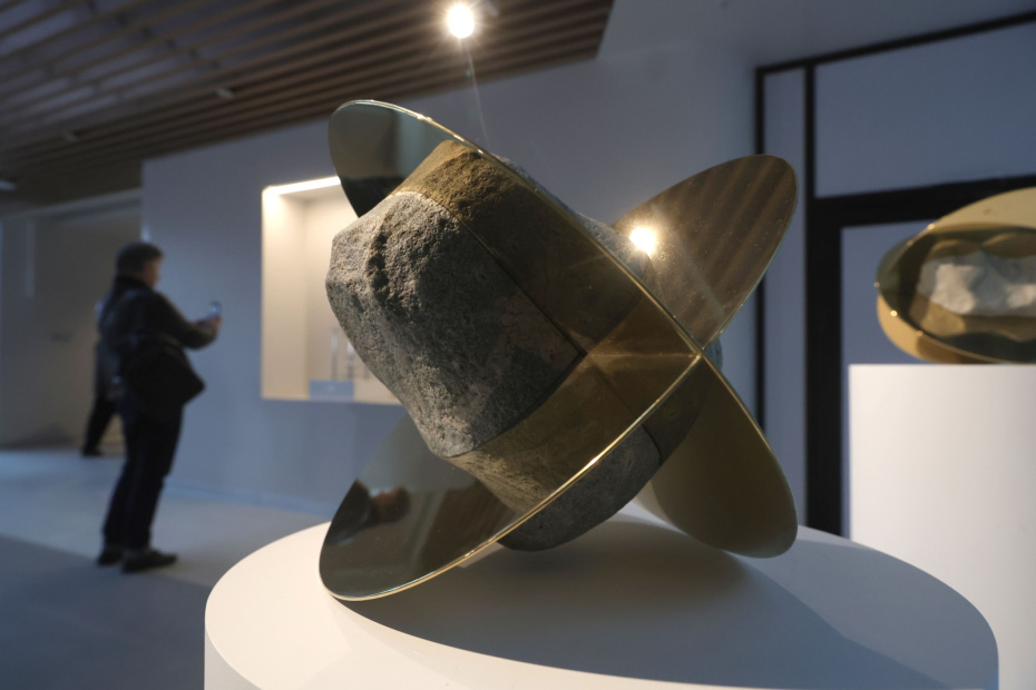 Во время открытия выставки современного искусства «Вместе».