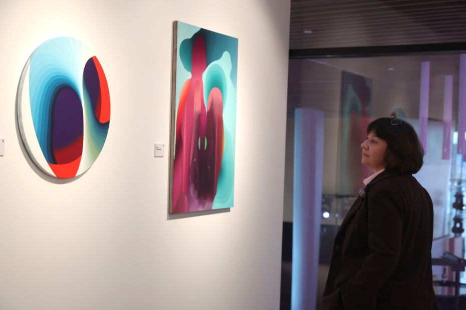 Во время открытия выставки современного искусства «Вместе».