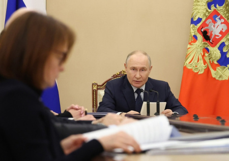 Путин потребовал сохранять устойчивость бюджета при колебаниях рынка