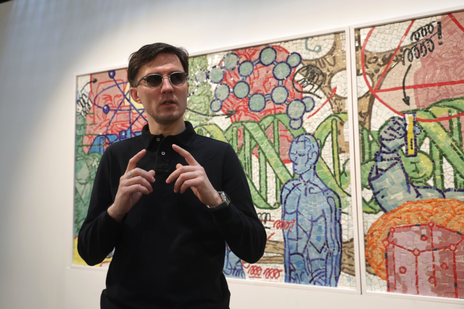 Во время открытия выставки современного искусства «Вместе».