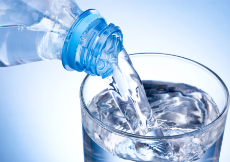 Названы последствия чрезмерного употребления лечебно-столовой минералки