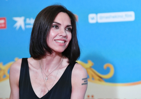 «Ложиться под нож страшно»: Надя Ручка о пластике, муже и новых «Блестящих»