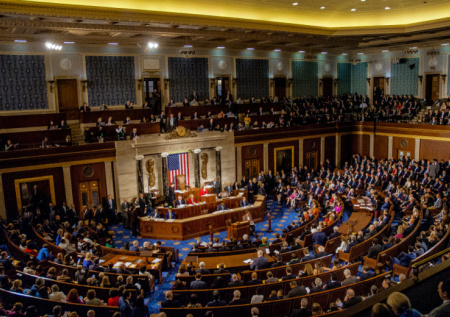 Сенат США не стал ограничивать Белый дом в ударах по Ирану