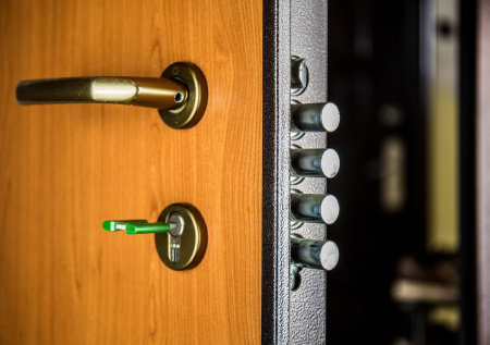 «Мы будем тут жить»: черные риелторы 30 лет «отжимали» квартиры в Тольятти