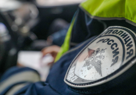 На Кубани грузовой поезд врезался в фуру