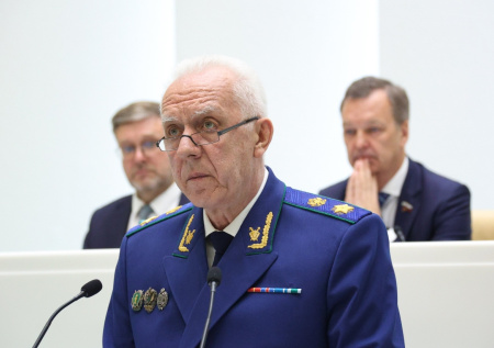 Генпрокурор предложил «пожизненный бан» для чиновников-коррупционеров