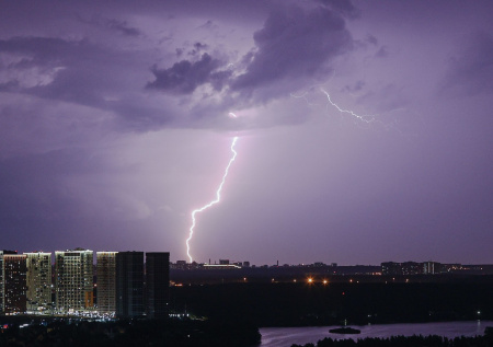 Синоптик оценил вероятность гроз в Москве в апреле