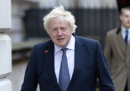 Визит на Украину, лицо зла, работа за вкусняшки: как живет Борис Джонсон