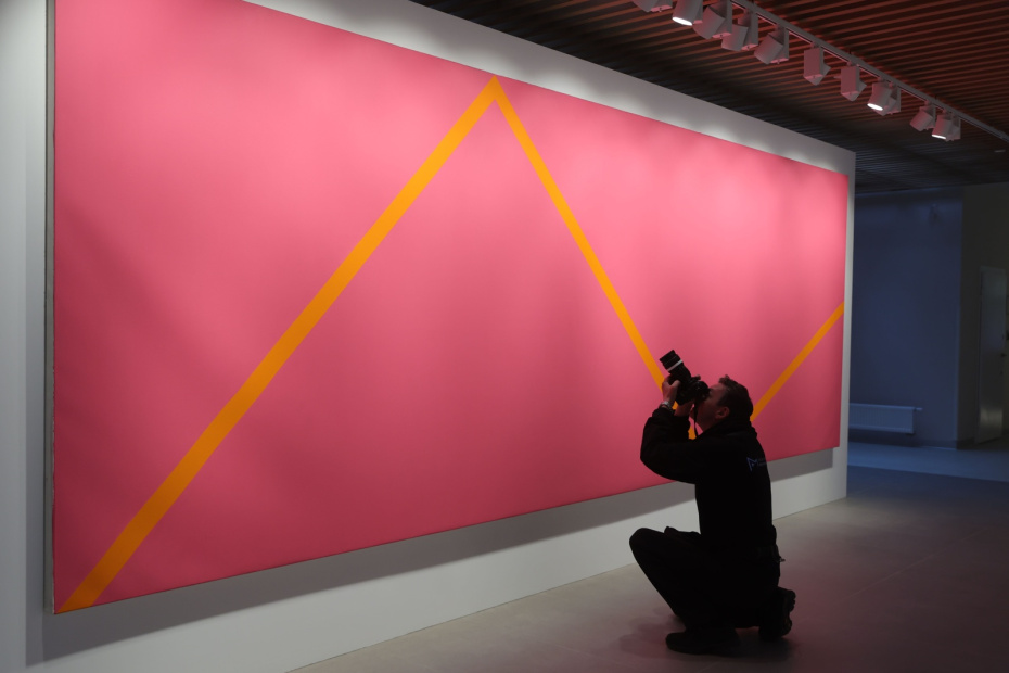 Во время открытия выставки современного искусства «Вместе».