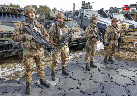 Военэксперт объяснил необходимость Запада создать новый военный блок