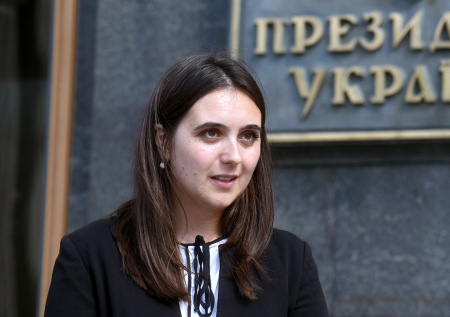 Любовница разбушевалась: кто такая Юлия Мендель, которая громит Зеленского