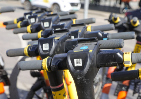 Электросамокат загорелся в квартире на севере Москвы