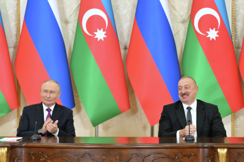 Президент РФ Владимир Путин и президент Азербайджана Ильхам Алиев во время заявления для СМИ в государственной резиденции «Загульба».