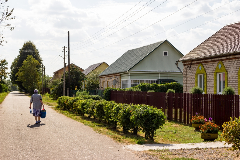 Участок: мусор, соседи, дорога