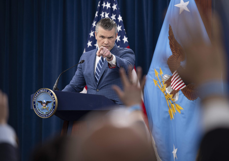 Министр войны объявил о планах США обрушить «экономическую ярость» на Иран