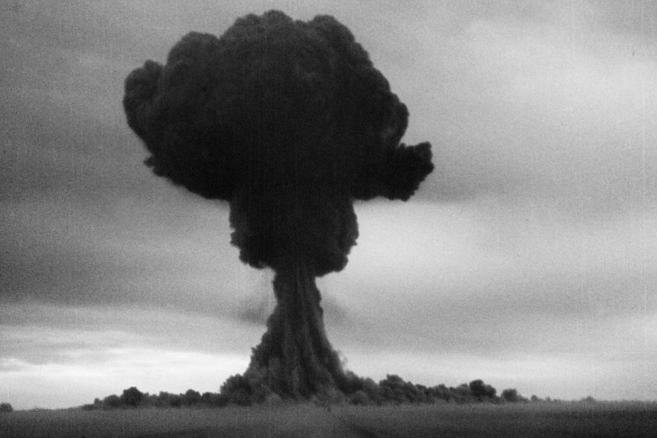 В ходе первого советского ядерного испытания, получившего кодовое название «Первая молния», была взорвана плутониевая бомба RDS-1
