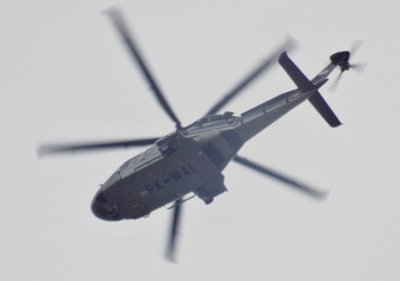 Вертолет с восемью людьми на борту пропал с радаров через час после вылета