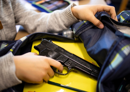 Подросток выстрелил в одноклассника в одной из украинских школ