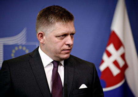 Фицо рассказал, в каком случае русские могут встать на колени