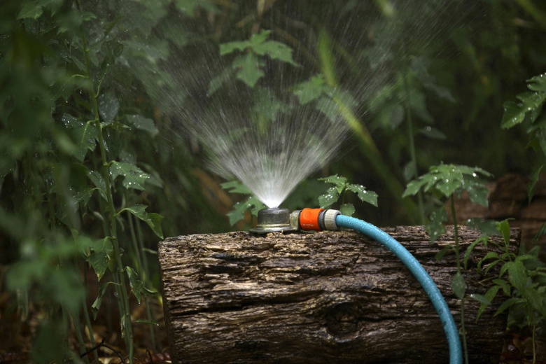 Шланг с отверстиями для полива