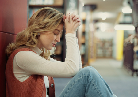 Психолог объяснила, как распознать человека с нарциссической травмой