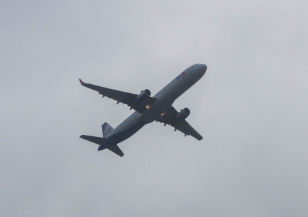 Молнии поразили четыре самолета в небе над Сочи