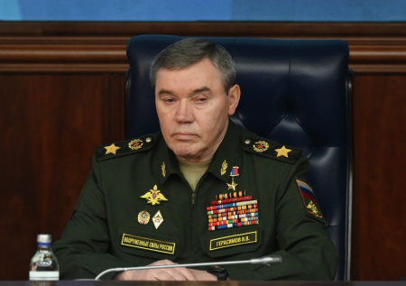 Герасимов описал военно-политическую обстановку в мире