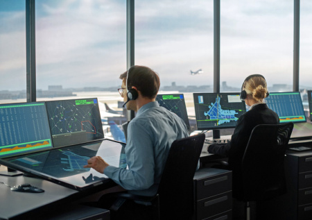 «Мяу-мяу, гав-гав»: двух пилотов отчитали за странные переговоры по рации