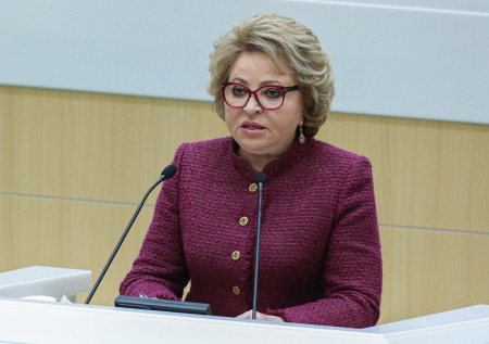 Матвиенко вновь выразила соболезнования в связи с крушением самолета AZAL