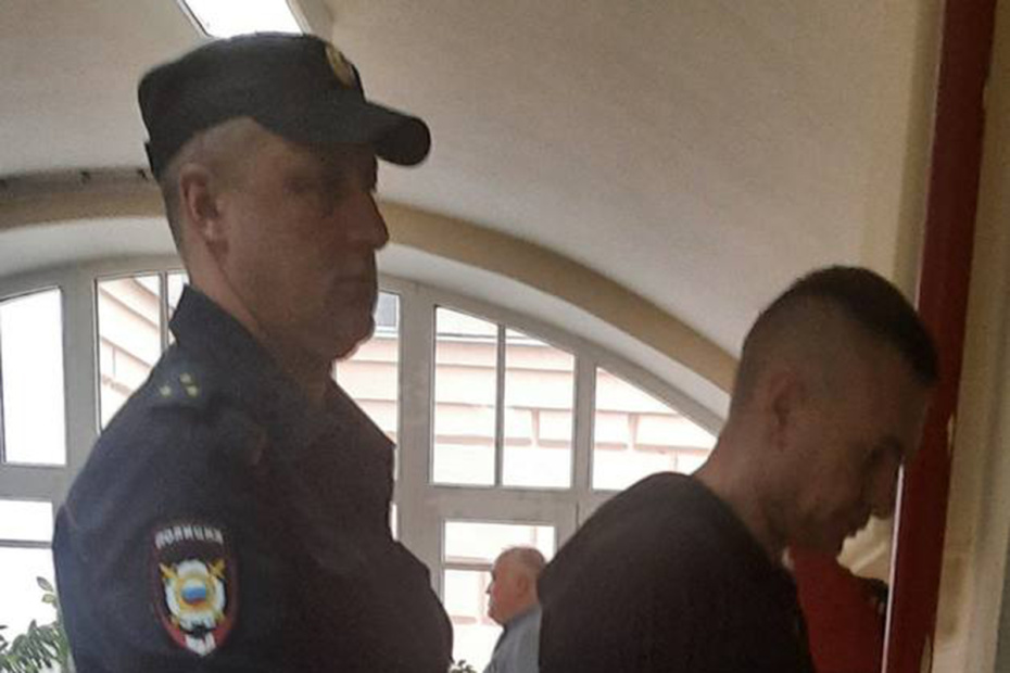 Денис Голов