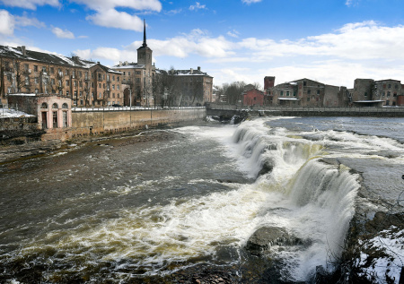 Политолог объяснил, кто стоит за призывами Нарвы к автономии